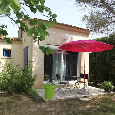 Bed & Breakfast Entre Avignon Et Pont Du Gard 3*
