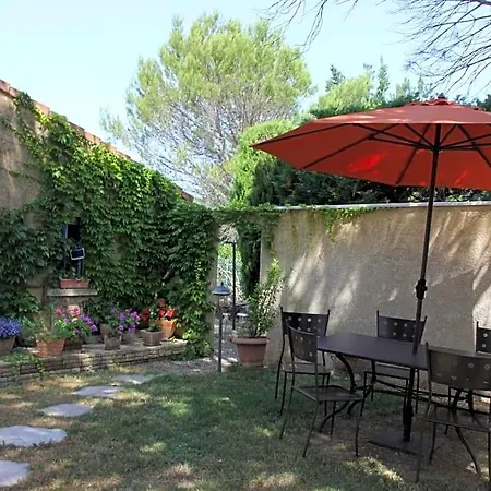 Entre Avignon Et Pont Du Gard Alojamento de Acomodação e Pequeno-almoço