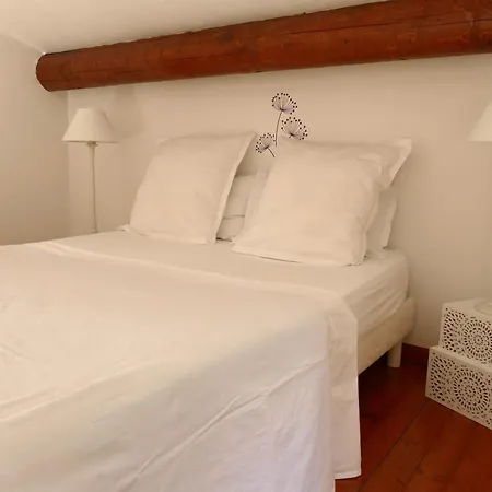 Entre Avignon Et Pont Du Gard 住宿加早餐酒店 3*