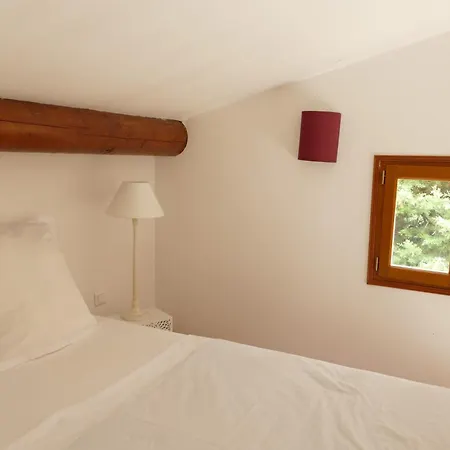 Bed & Breakfast Entre Avignon Et Pont Du Gard 3*